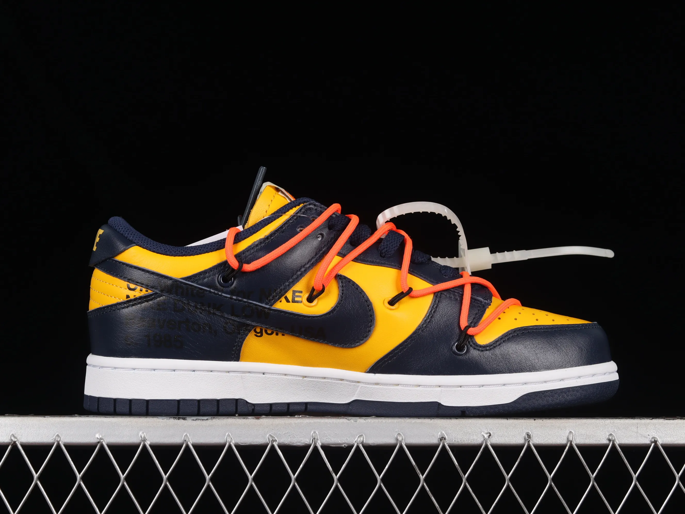 All Categories Nk SB Dunk Series Nk SB Dunk Low Low-top sneakers Pure original version OF x Futura x Dunk OW joint sneakers CT0856-700